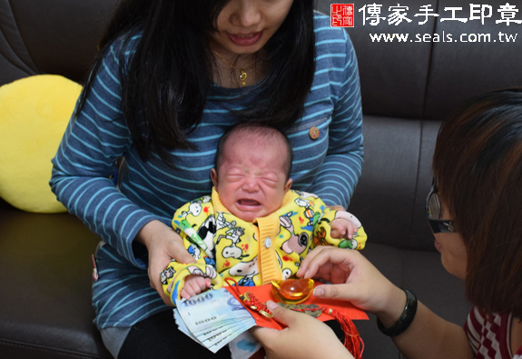林寶寶(南投草屯到府嬰兒寶寶滿月剃頭理髮、免費到府嬰兒剃胎毛儀式吉祥話)。到府剃頭剃胎毛主持、專業拍照、DVD光碟、證書。★購買「臍帶章、肚臍章、胎毛筆刷印章」贈送：剃頭、收涎、抓周，三選一。2015.12.08 照片13